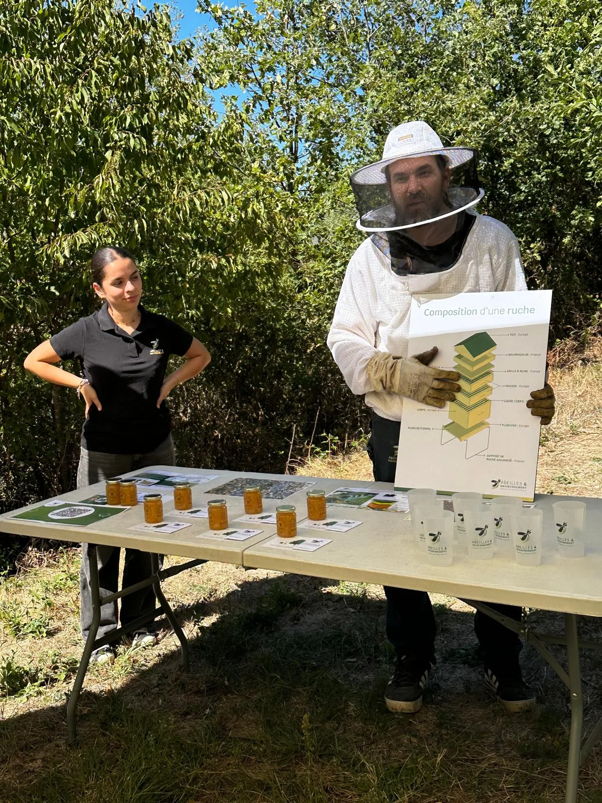 Atelier pédagogique sur la composition d’une ruche